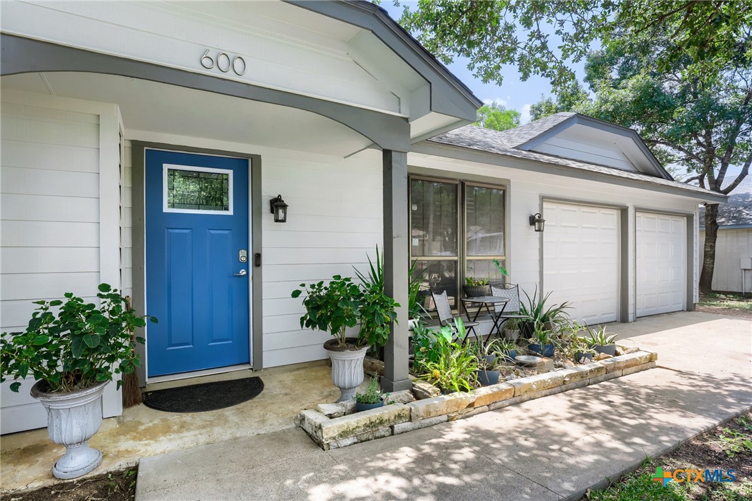 600 Live Oak Drive — photo