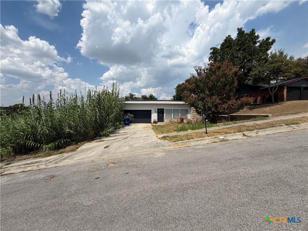 903 Davie Lee Drive — photo