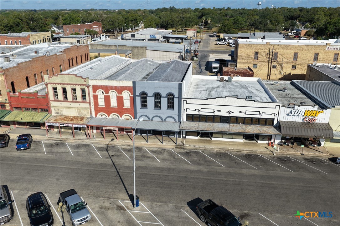 111 E 7th Street, Shiner, TX 77984 — photo 3