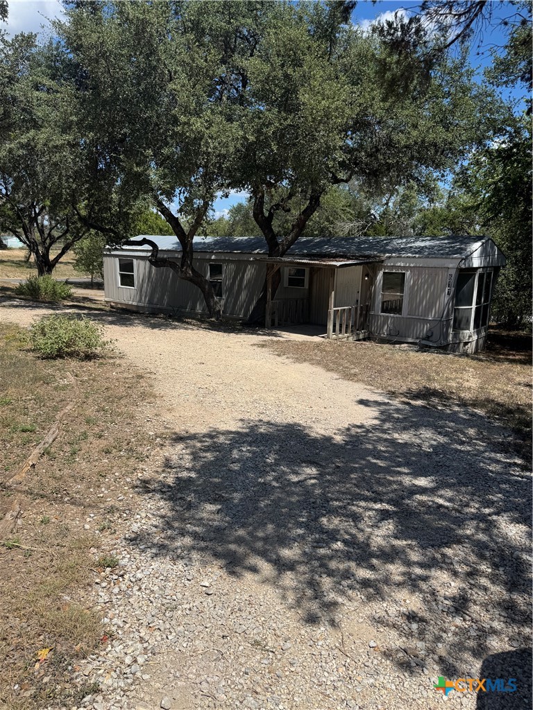 611 Flintstone Drive — photo