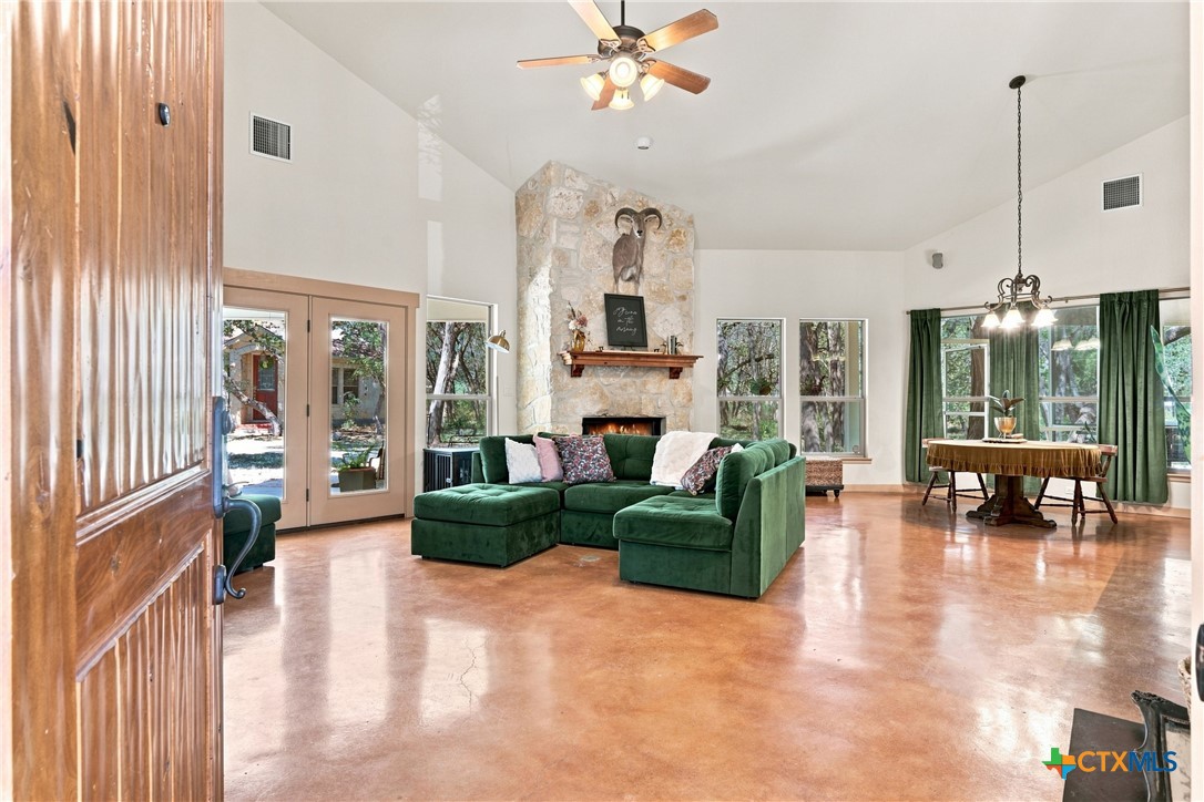 2 Trophy Lane — photo