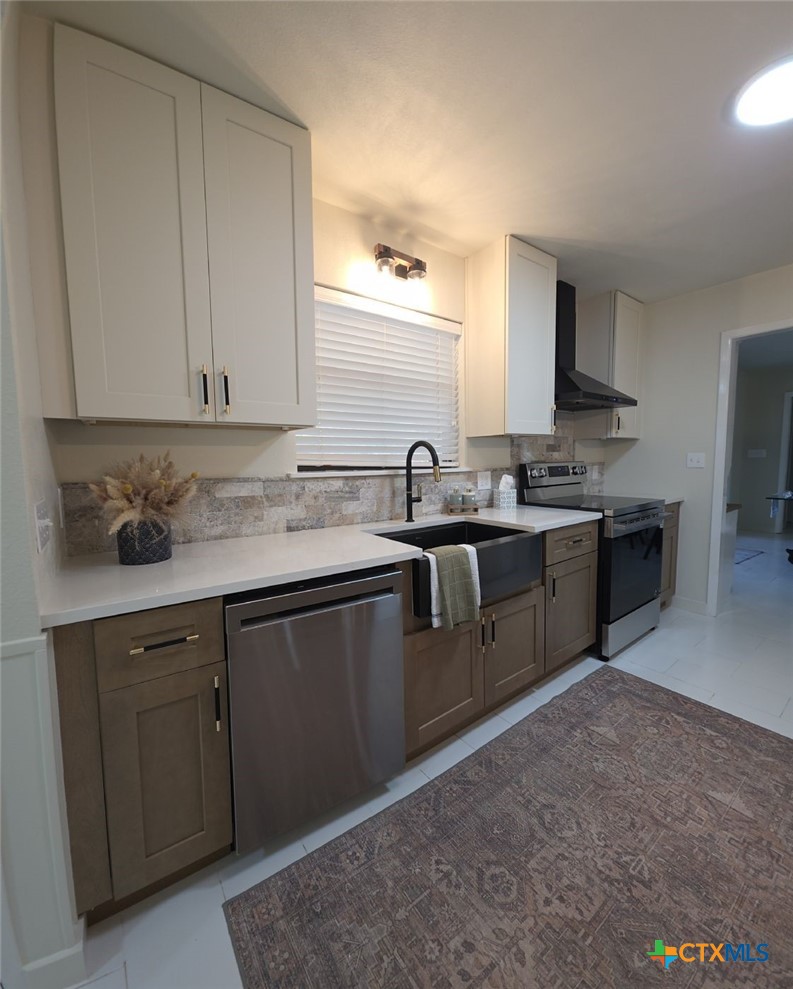 124 Creekview Drive — photo