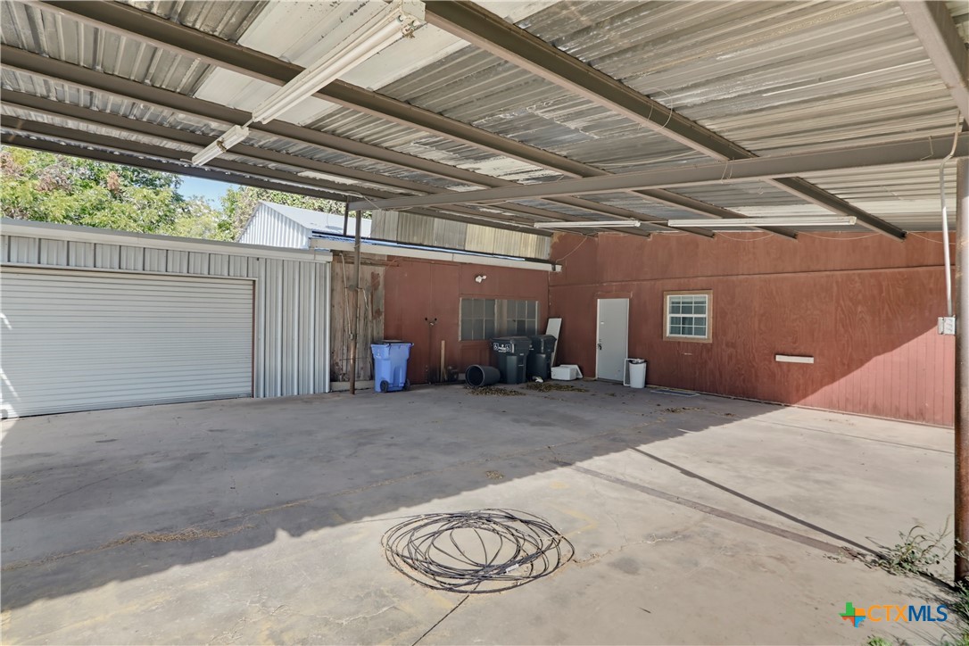 206 E Pine Street, Seguin, TX 78155 — photo 2