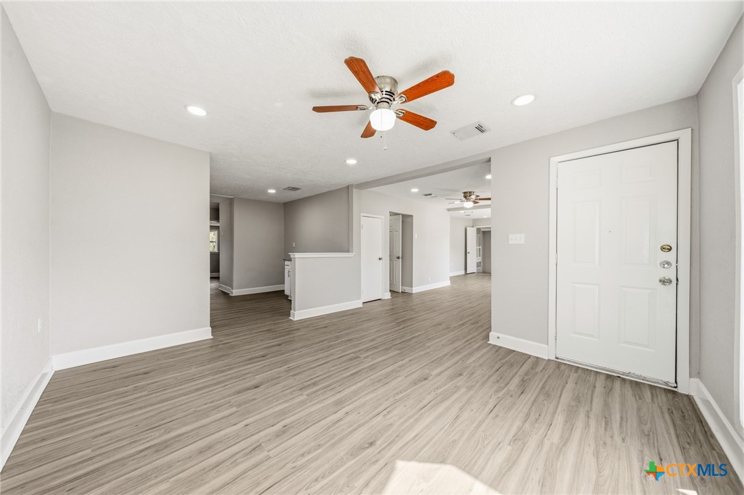 1585 E Central, Lorena, TX 76655 — photo 3