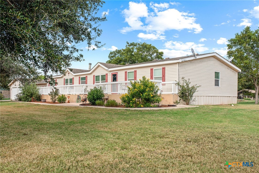 250 E 3rd Street, Bloomington, TX 77951 — photo 2