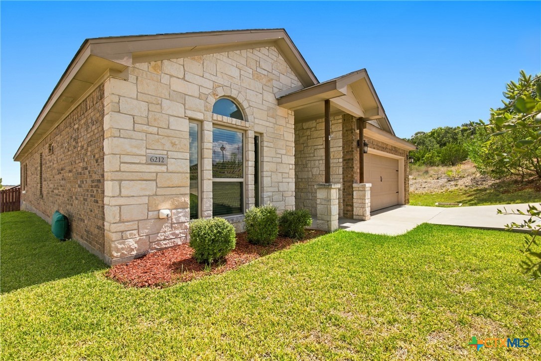 6212 New Castle Drive — photo