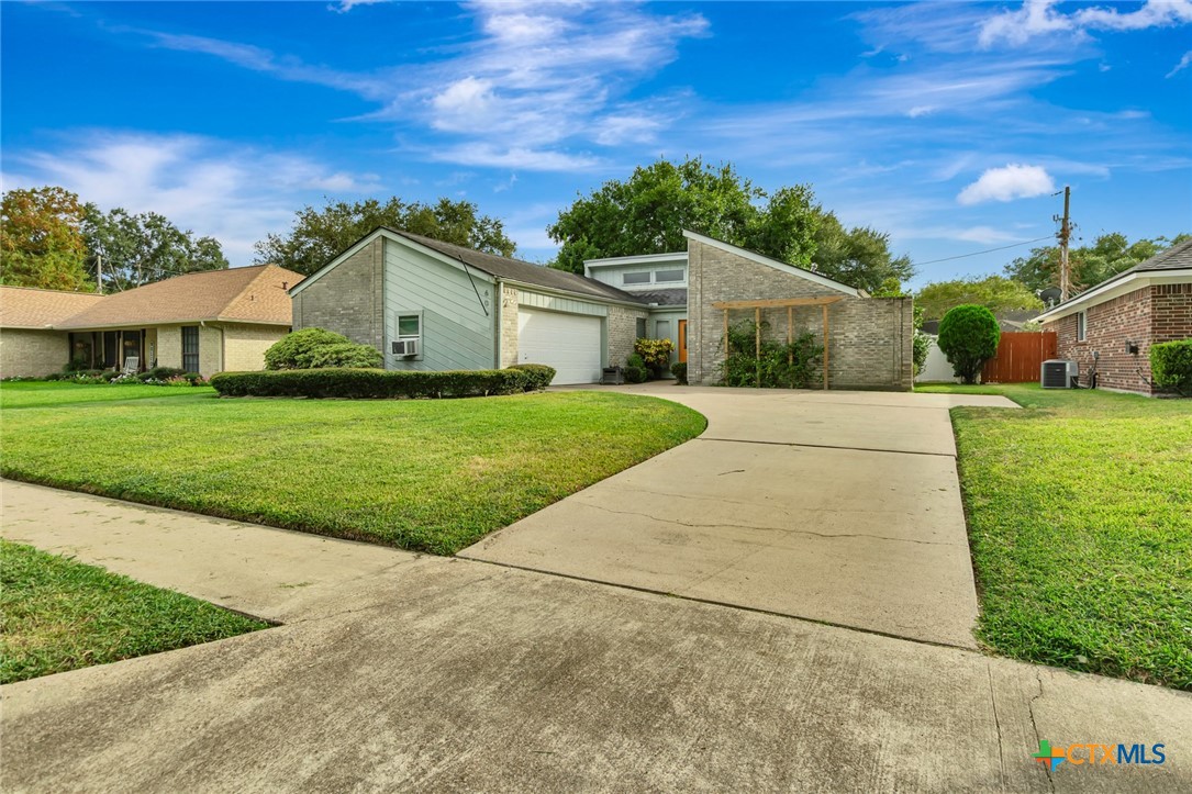 607 Bedivere Drive — photo
