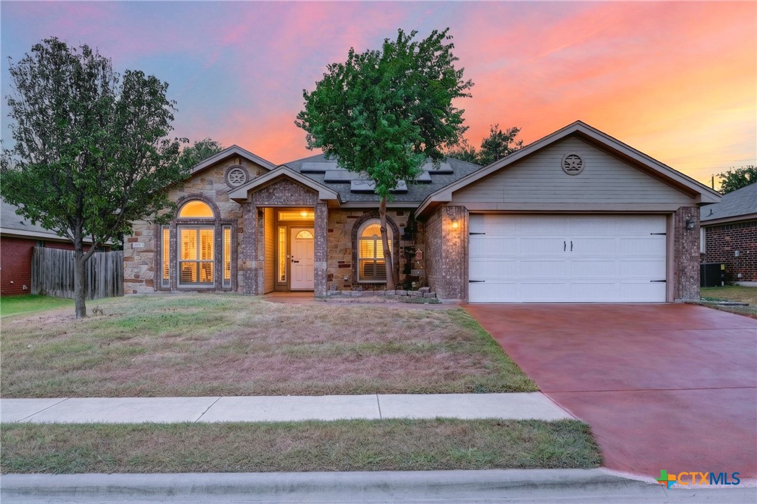 6813 Deorsam Loop — photo