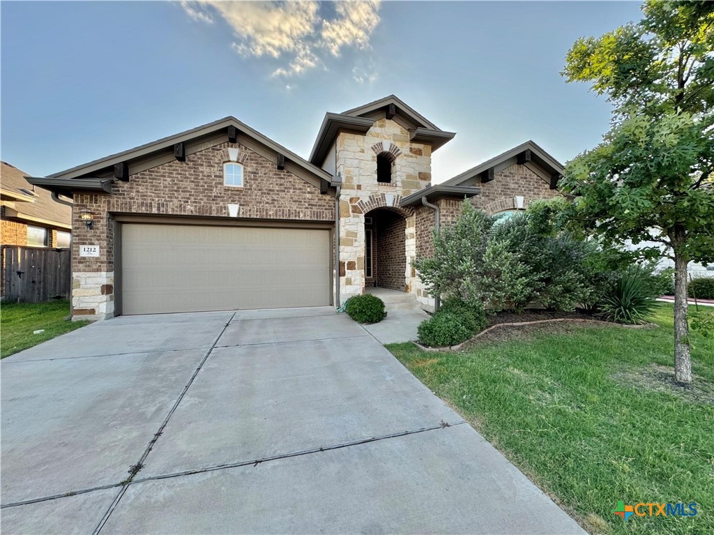 1212 Matt Lane — photo