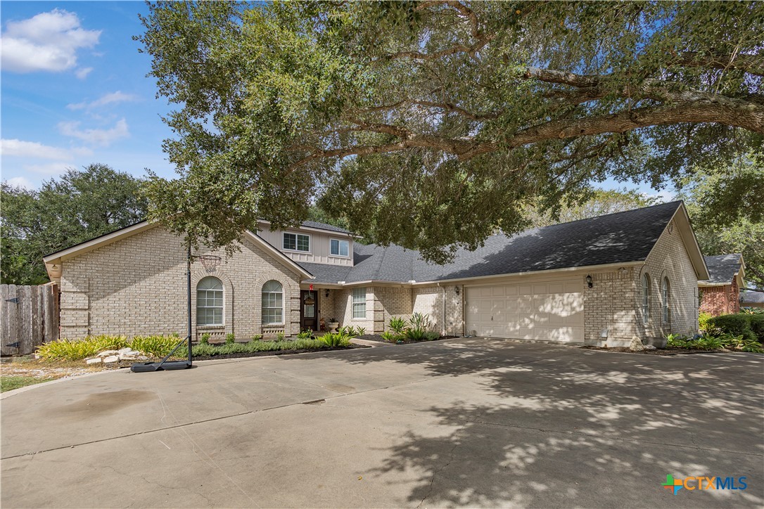 105 Tournament Drive — photo