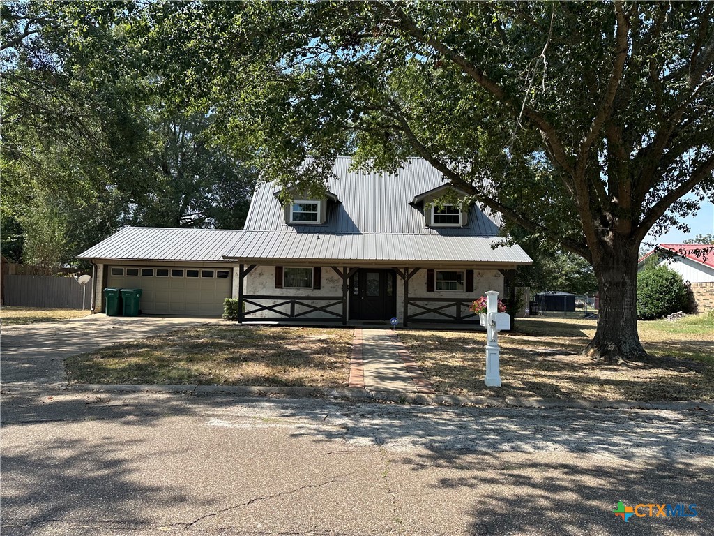 208 Meadow Drive — photo