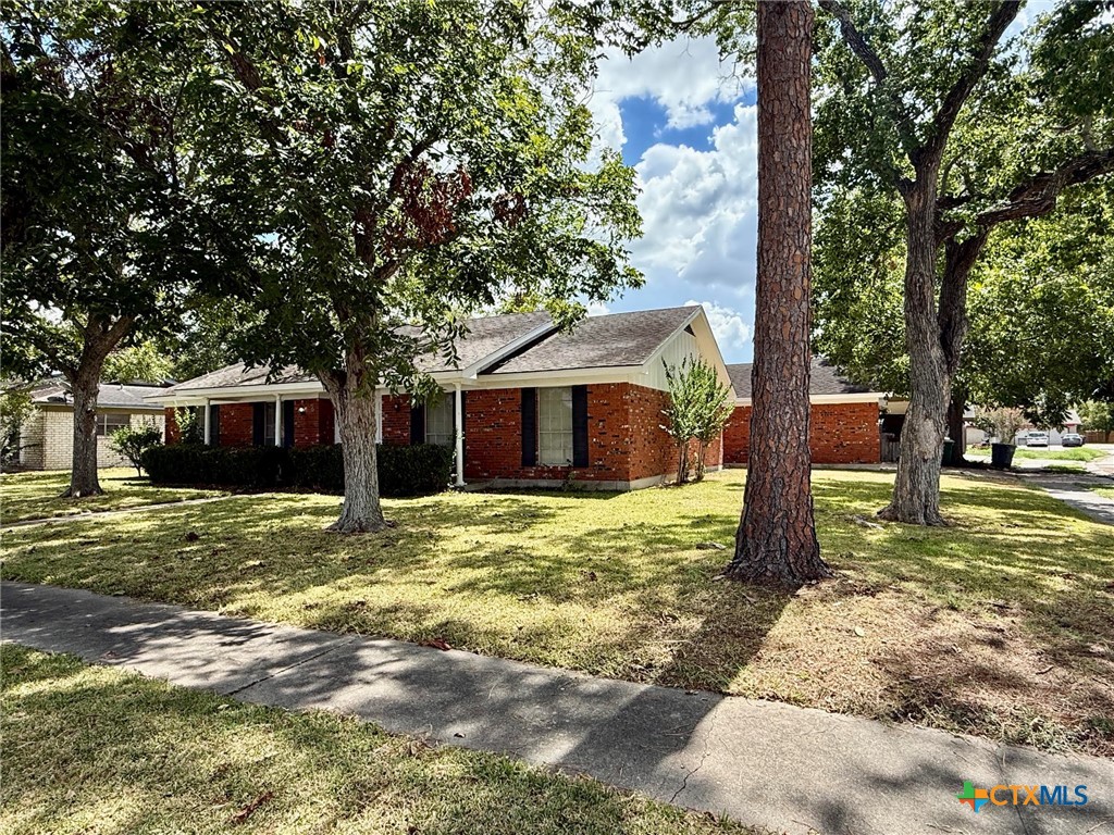 101 Longfellow Lane — photo