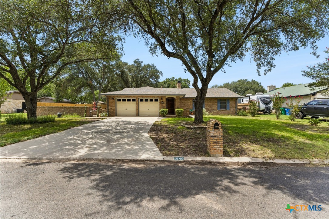 1640 Willow Lane — photo