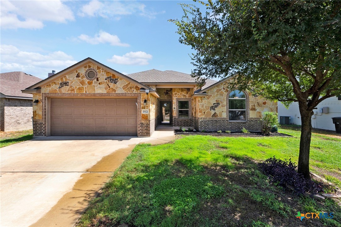1921 Carriage House Drive — photo