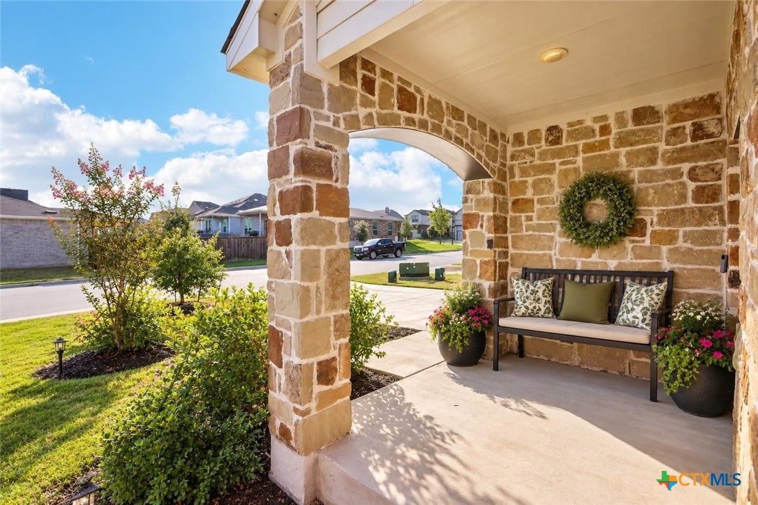 108 Katie Elder Drive, Jarrell, TX 76537 — photo 2