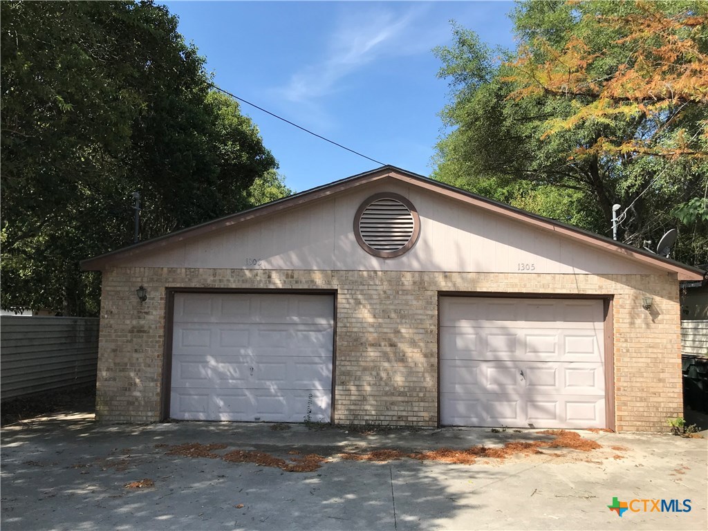 1303 N Bishop Street — photo