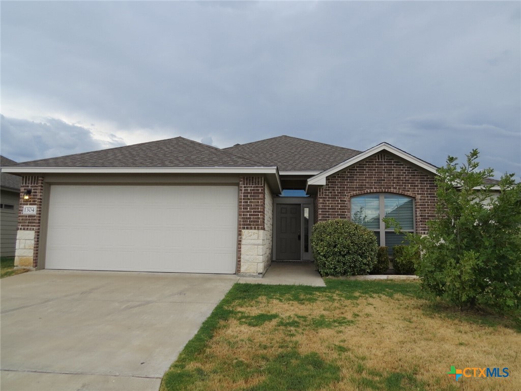 1304 Lakeway Crossing Drive — photo