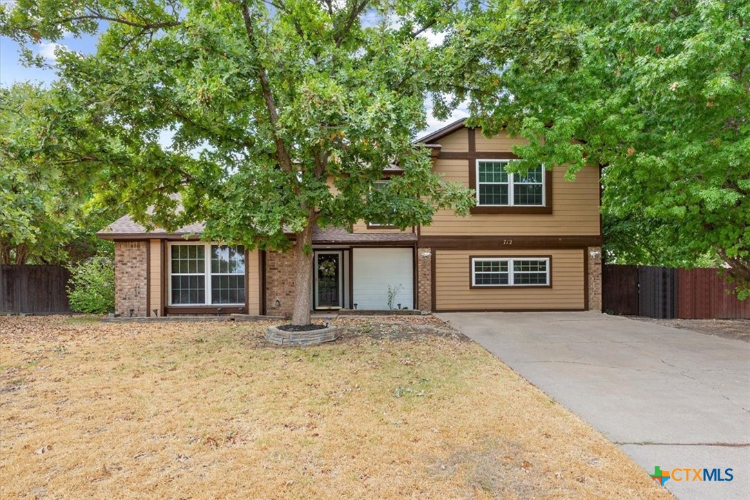 712 Brazos Drive — photo