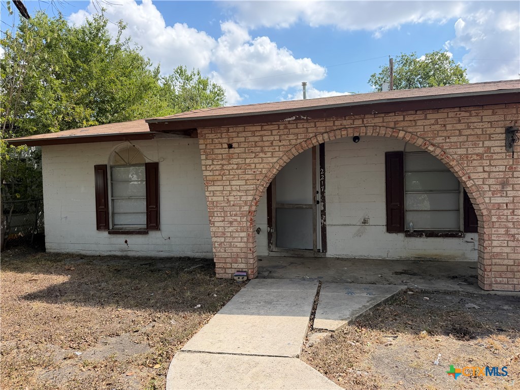 2217 N Guadalupe Street — photo