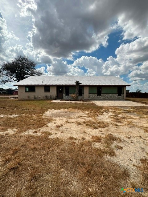 611 Lina Ln — photo