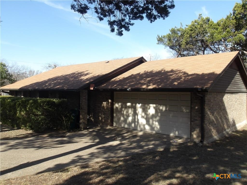 107 Suzanne Lane — photo