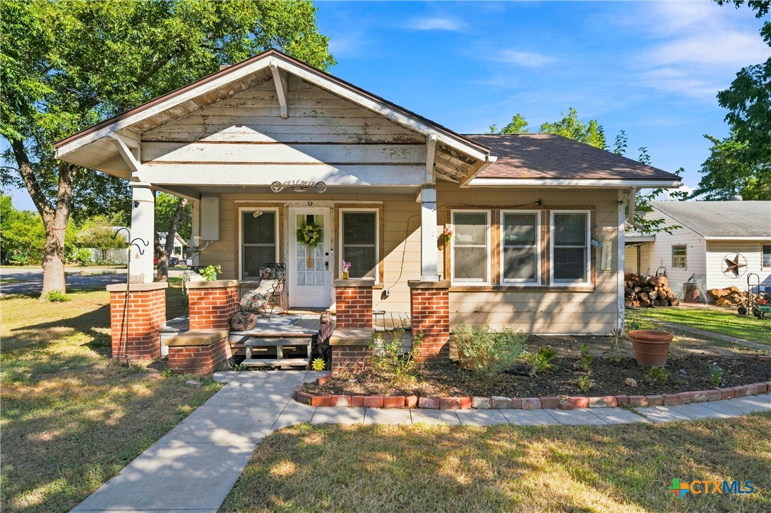 202 E Avenue E, Rosebud, TX 76570 — photo 2
