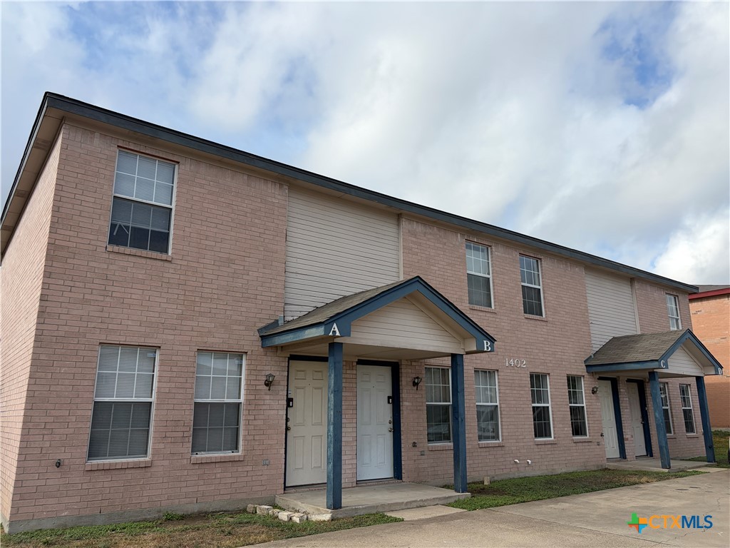 1402 Dugger Circle — photo
