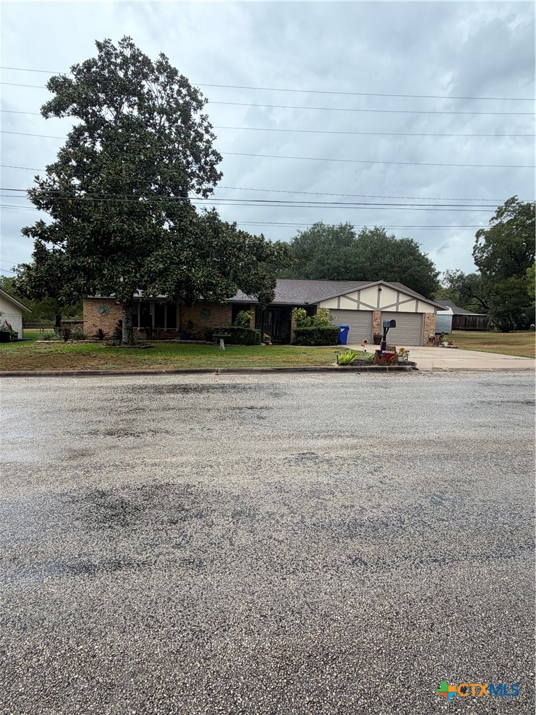 904 Carroll Dr — photo