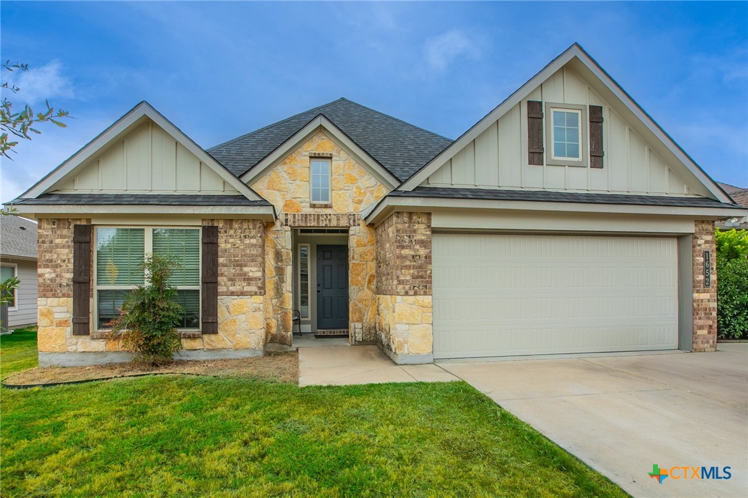 1652 Hillside Drive — photo
