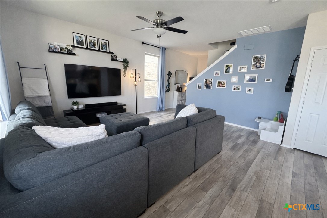 104 Hellfighters Way, Jarrell, TX 76537 — photo 2