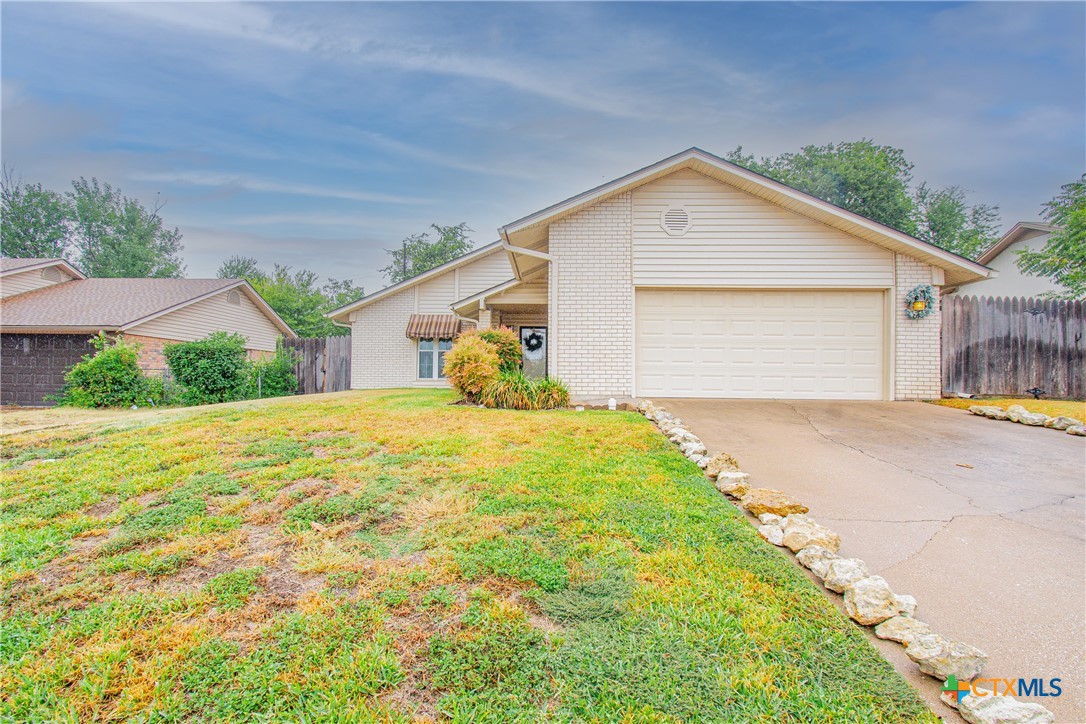 906 Yorktown Drive — photo