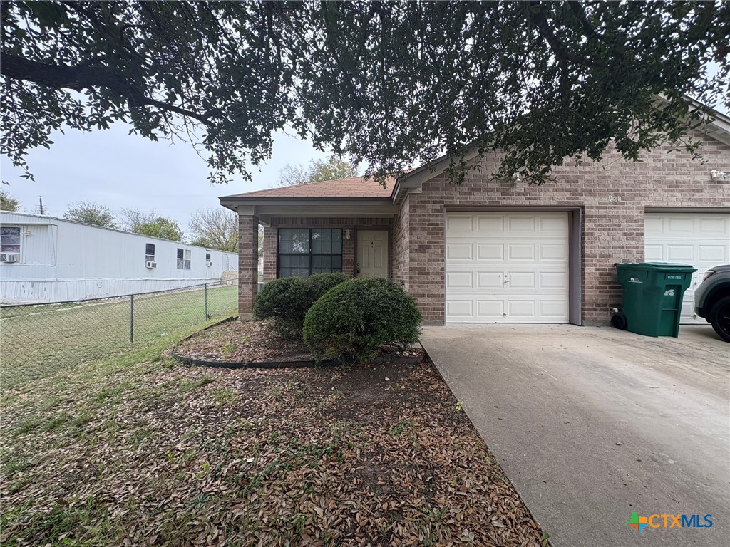 931 Rosewood Drive B — photo