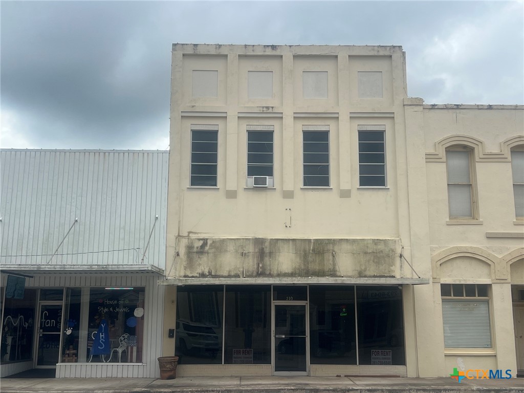 210 W Grand Avenue — photo