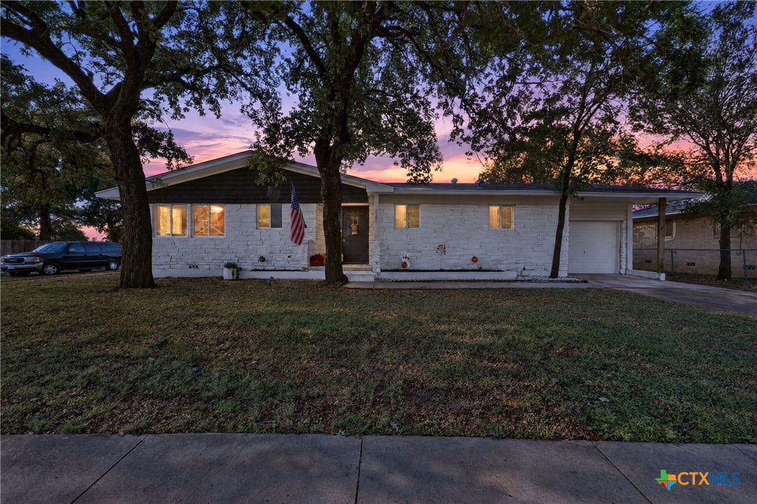 2501 Post Oak Avenue — photo