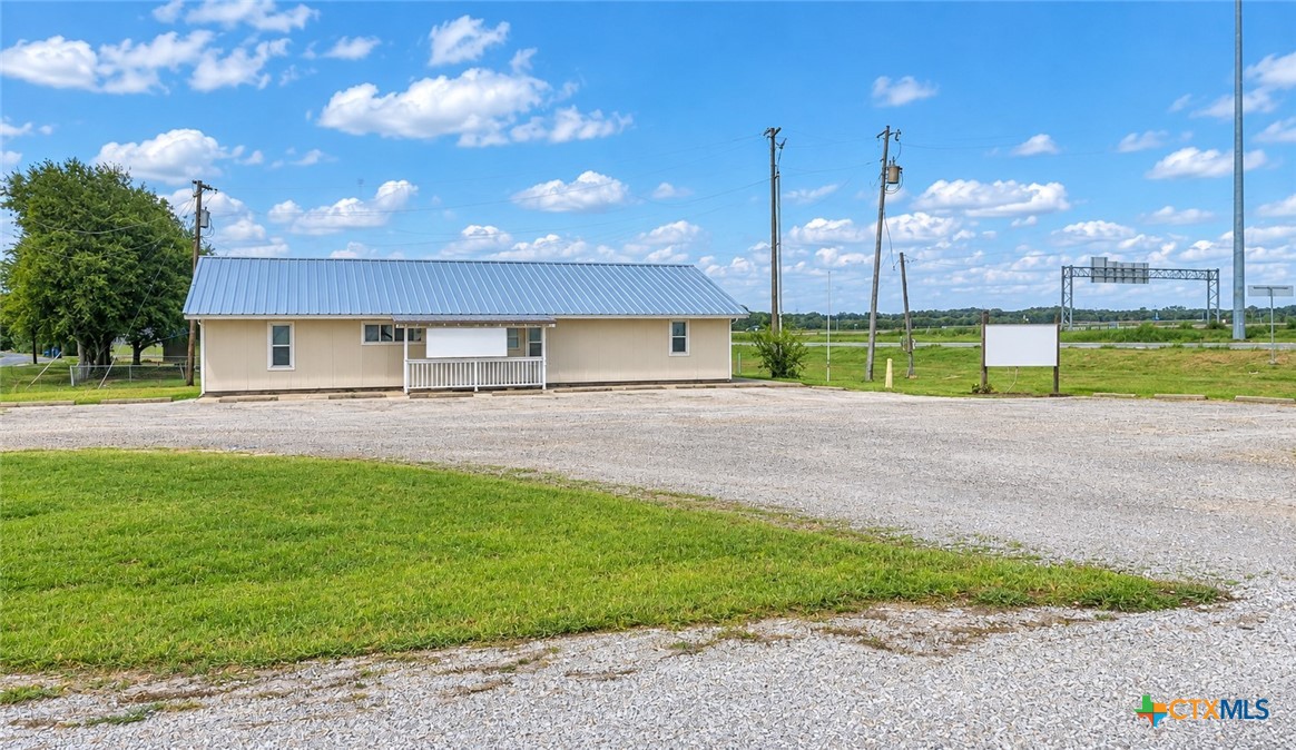 2501 N Colorado Street, Lockhart, TX 78644 — photo 2