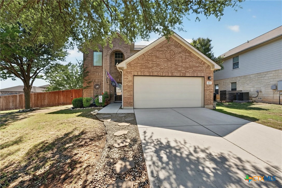 301 Maple Way — photo