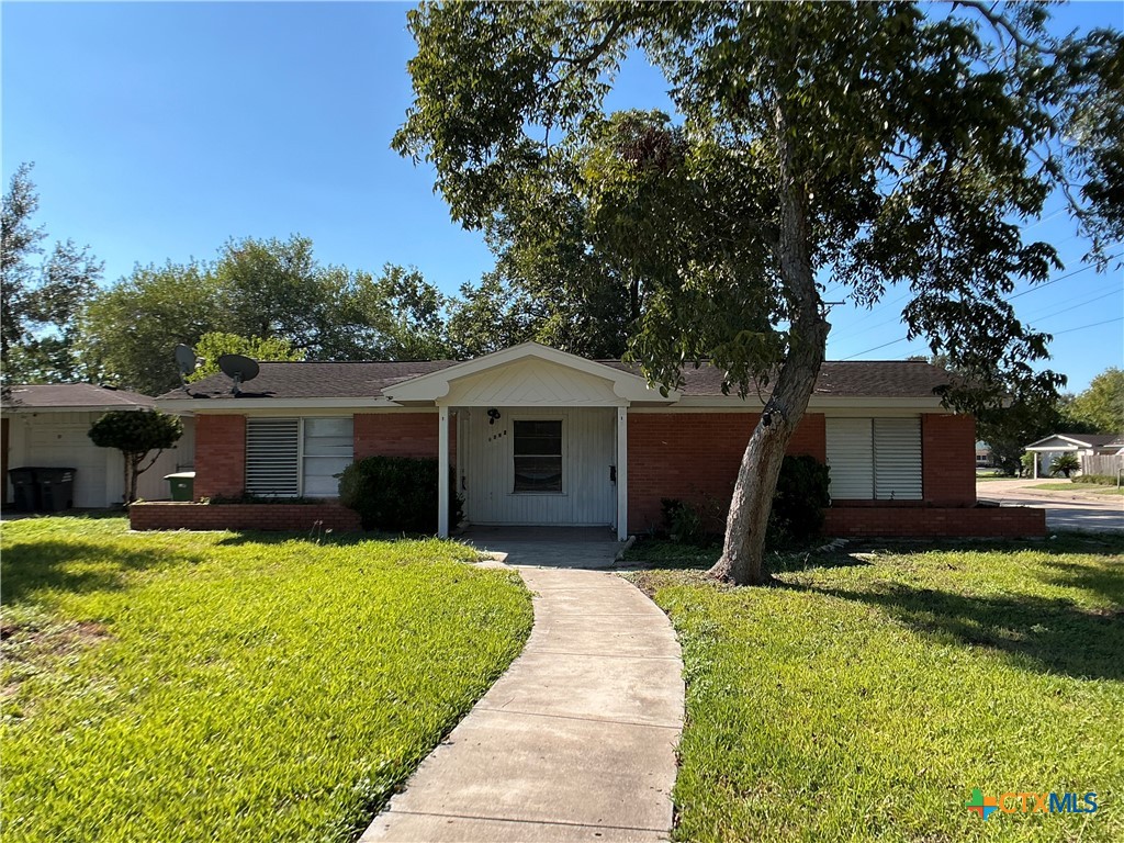 2101 E Mesquite Lane — photo