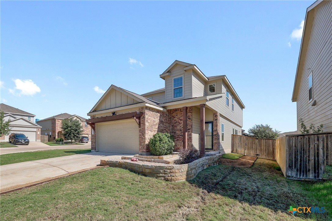 735 Circle Way — photo