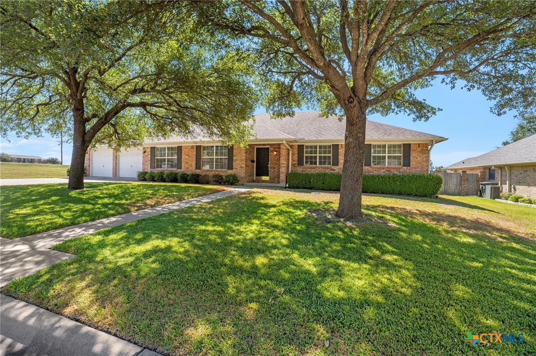 3311 Whispering Oaks — photo
