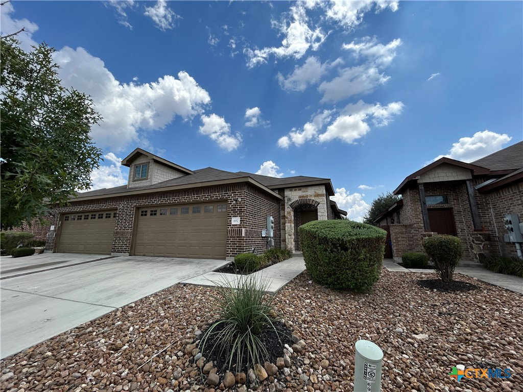 697 - 701 Creekside Circle — photo