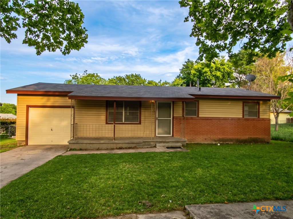 2121 Circle Drive — photo