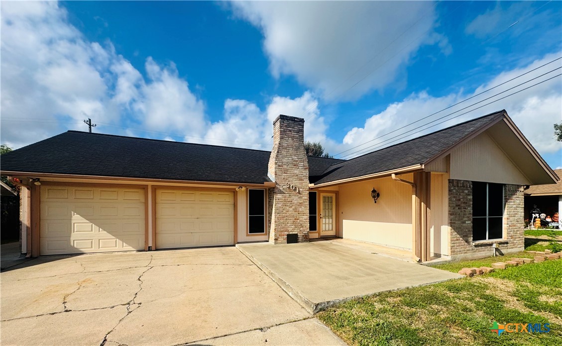 301 Richmond Drive — photo