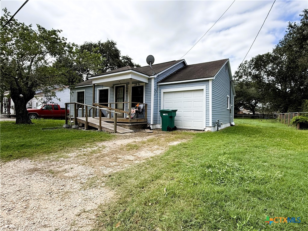 608 Hackberry, Ganado, TX 77967 — photo 2