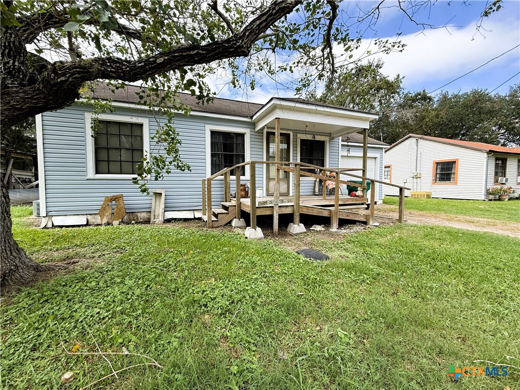 608 Hackberry, Ganado, TX 77967 — photo 3