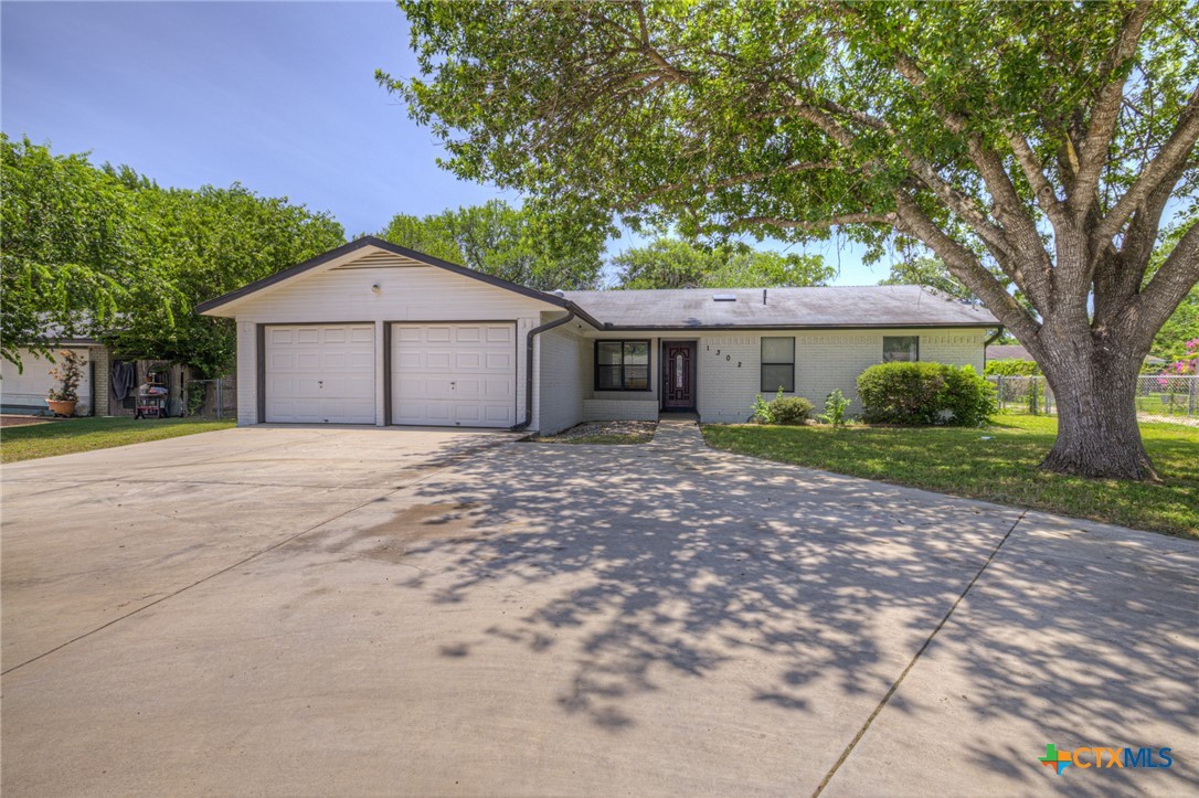 1302 S Mesquite Avenue — photo