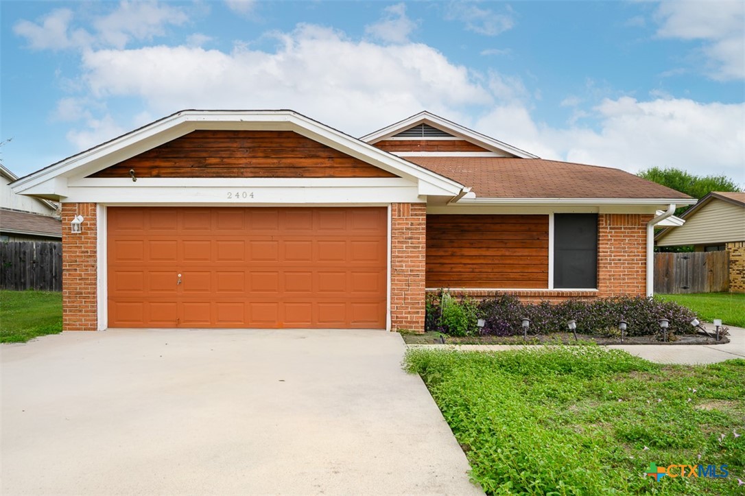 2404 Lago Trail — photo