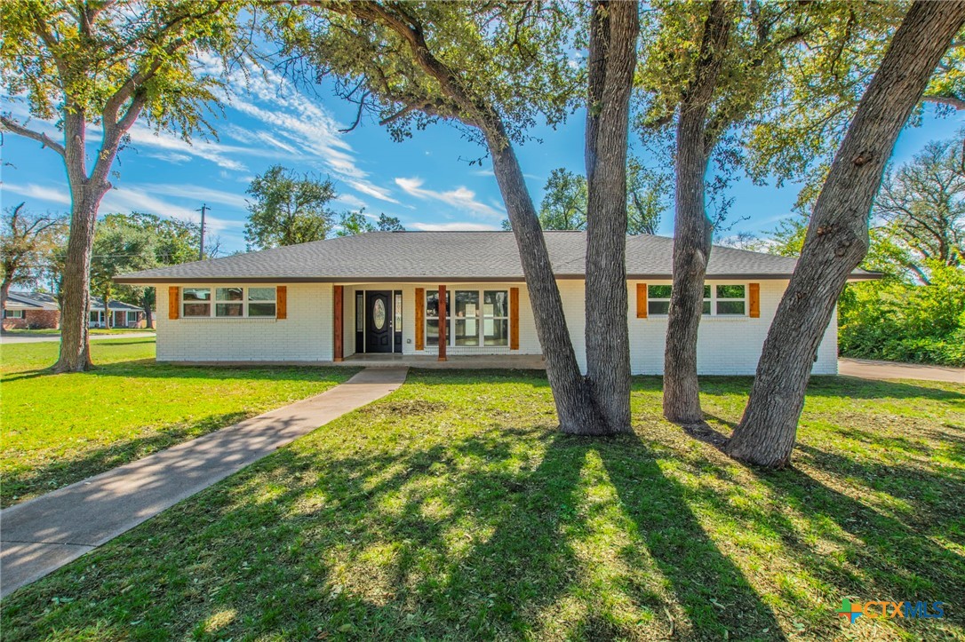 3901 Lark Trail — photo