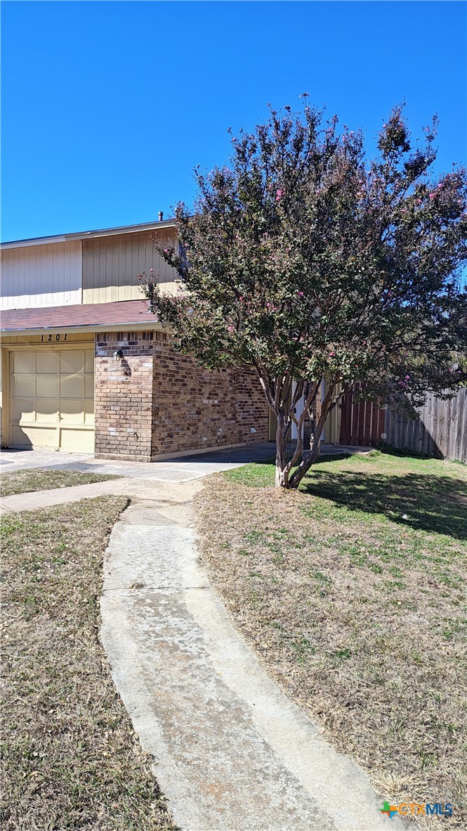 1201 Royal Crest Drive — photo