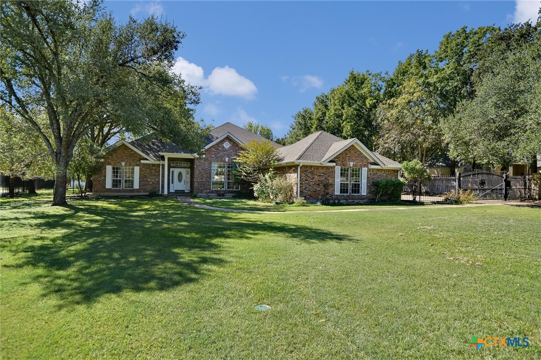 2114 Live Oak Circle — photo