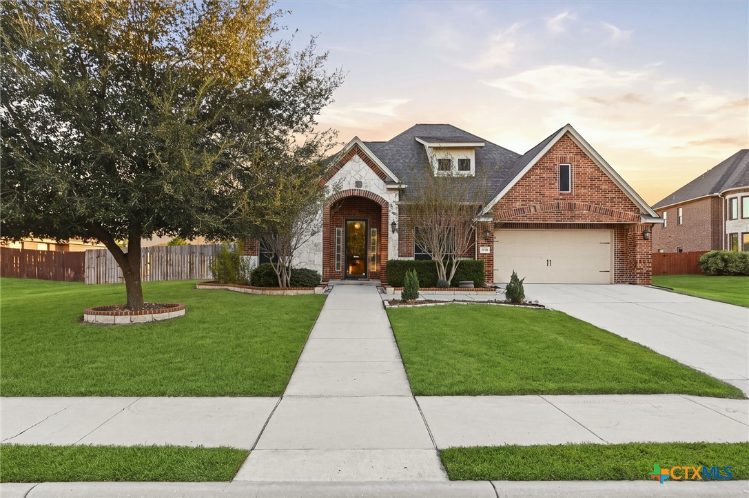 6718 Laura Heights — photo